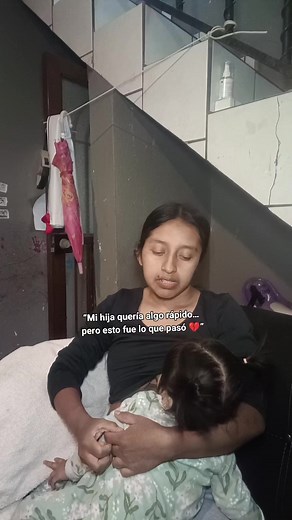 “Ser mamá es empezar una cosa… y terminar haciendo mil 😅 pero esos ‘te amo’ lo valen todo 💖 ¿A ti también te pasa? 🥹 #maternidadereal #vidademama #momlife #cocinandoconamor #contenidoreal