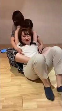 水を吹き出すのを我慢しながらくすぐり