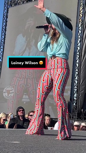 Lainey Wilson Bell Bottoms: The Trend You Can't Miss!