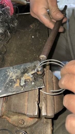 Handmade Open Bore Lock (Loop) | 2.5mm Wire | Made on Die #shorts