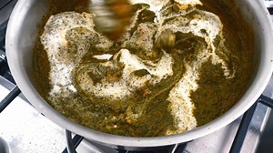 Who else has been loving Nadia Lim's latest TV show, Nadia's Comfort Kitchen? The Chicken Saagwala from a few days ago looked so good to us, we had to share it! Packed full of spinach, this Indian curry is as healthy as it is delicious 🍛🥬 Nadia's Comfort Kitchen | Weekdays, 4.30pm TVNZ 1 | Fresh Start