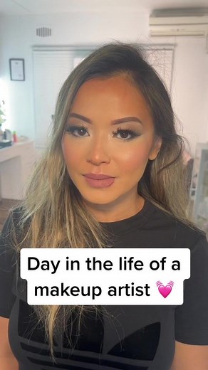 Day in the life of a Makeup Artist 🫶🏼 #fyp #foryou #foryoupage #fypシ #vlog #dayinmylife #dayinthelife #makeup #makeupartist #dayinthelifeofamakeupartist #dailyvlog #blowthisup #viral