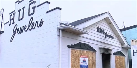 Local jewelry store resumes business weeks after fire destroys building