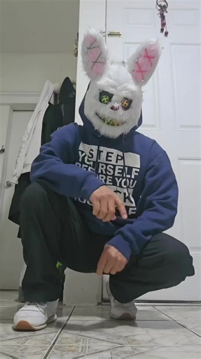 They say when night falls and you hear laughter in the alleys, Uncle Rabbit 🐰 is near. It’s the legend born years ago: behind this mask, knife in hand, he hunts those who think the night is only for fun… But no one has more fun than Uncle Rabbit 🔪🩸.Will you keep making noise in the dark, or run before he finds you ? #horror #foryoupage #fypシ゚viral #fyppppppppppppppppppppppp #whiterabbit