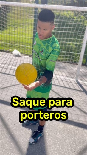 3.8K views · 102 reactions | Saque para porteros. ⚽️ #tutorial #futsal #futbol #aprender #tips #consejos #football | Cristian Mieles 1 | Facebook