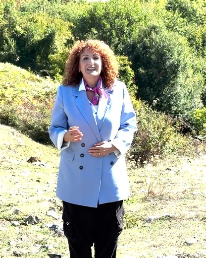 📡Radio Kosova prezanton emisionin më të ri: “Rrëfim pas rrëfimi” Premiera: 1 tetor 2025 Ora: 14:10 Radio Kosova Nga 1 tetori 2025, Radio Kosova nis transmetimin e emisionit më të ri “Rrëfim pas rrëfimi” – një seri rrëfimesh autentike që dokumentojnë vuajtjet, sakrificat dhe heroizmin e popullit shqiptar ndër dekada. Ky emision sjell histori personale të forta dhe të ndjera që pasqyrojnë: · Copëtimin e trojeve shqiptare, · Përpjekjet për liri e pavarësi, · Rrëfime heroike dhe të dhimbshme nga lu