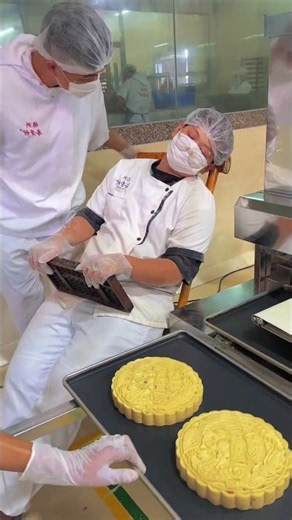 Working at a mooncake factory is easy, free from endless busyness.#India
