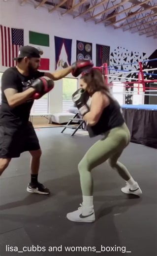 Mitt work 🔥 . . #boxing #boxer #boxeo #box #womenthatbox #train #coach #training #hardwork #dedication #therapy #womenownedbusiness #womenempowerment #womenshealth #womenpower #strongwomen #boxingtraining #girlspower #womensupportingwomen #empoweredwomen #mittwork #fitness #motivation