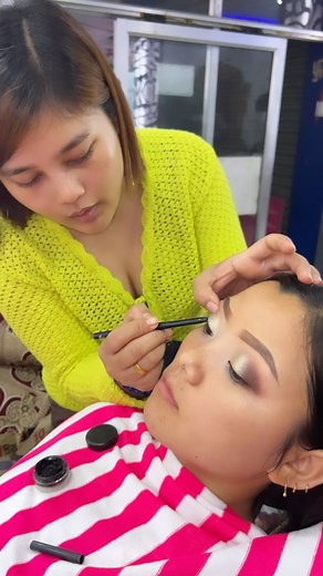 126 reactions | #classtime #modernbeautyparlour #location : Damak-jhapa #makeuplover #makeupartist #makeupoftheday | Modern Beauty Parlour | Facebook