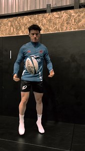 🏉4 EXERCICES SOUVENT NÉGLIGÉS POUR LES RUGBYMEN Aujourd’hui, je te partage 4 exercices essentiels pour renforcer le tronc, améliorer la stabilité et garder un corps solide et équilibré sur le terrain. Des exercices simples en apparence, mais trop souvent oubliés dans les routines classiques 👀 🔹 Exercice 1 ➡️ 3 x 30 secondes ⏱️ 30 secondes de récupération 👉 Objectif : gainage et contrôle du centre du corps 💡 Une version plus facile est montrée directement dans la vidéo 🔹 Exercice 2 ➡️ 4 x 1