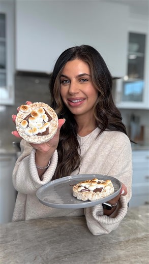 S’mores Rice Cakes 🍫🔥 my recent go to dessert..so good and takes under 5 minutes to make. Comment “s’mores” and I’ll send you exactly how I made these! | Tnstyled