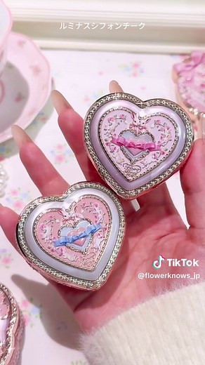 きらめく光と甘さが広がるピンクの世界