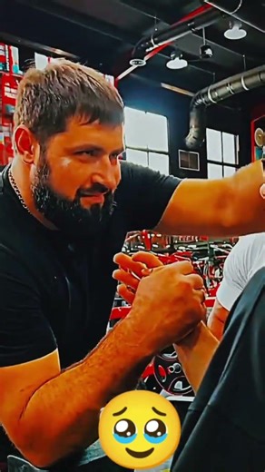 Arm wrestling shorts #akimbo #armwrestlingworkout #armwrestling #bodybuilding forearm workout