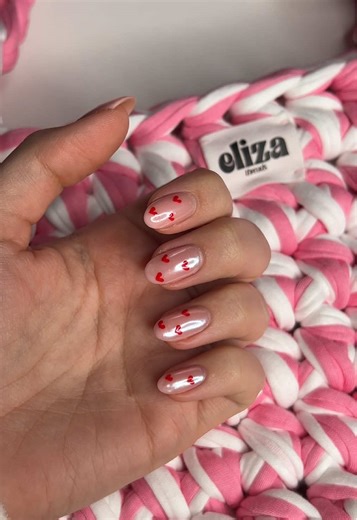 the process of me making this matching custom mum and daughter shoulder bags for valentines🥹💗such a cute idea and love the way they both turned out✨ #TShirtYarn #HandMade #SmallBusiness #CrochetBag #CrochetValentines