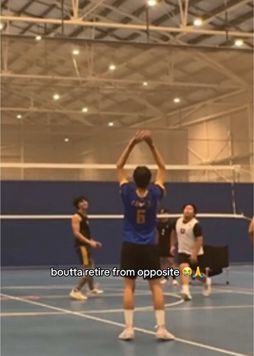 why can’t I pass like this ingame? #volleyball #volleyballworld #volleyballplayer #volleyballgame #haikuu #haikyuu #pass #fyp #fypage #fypシ゚