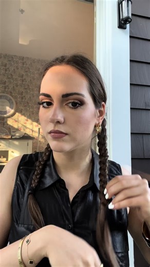 Heatless curls 🫶🏻 less time consuming   no heat damage. Braid your hair overnight for daytime plans, and during the day for nighttime plans :) Tip: I love to finish off with Color wow pop & lock gloss for added shine ✨ #hairstyle #heatlesscurls #colorwow