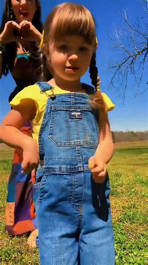 The way you make me feel❤️ my first concert was Michael Jackson (I was 7) it was an amazing show .I have been in love with music and the emotions it can bring ever since. What was your first concert? Or favorite one? | Nicole Nelson