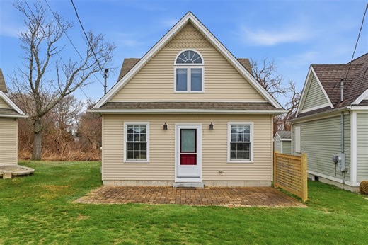 64 Burnside Ave, Narragansett, RI 02882 - MLS 1409181 - Coldwell Banker