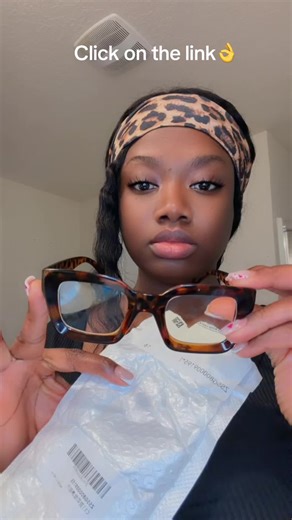 Durable Comfort: Made from robust materials ensuring long-lasting wear with a comfortable fit. Enhanced Sleep Quality: Designed to reduce eye strain and help maintain natural sleep cycles by blocking blue light. Fashionable Design: Oversized, rectangular frame offers a chic, preppy look suitable for daily wear. Stylish Protection: UV400 protection blocks harmful blue rays from computer screens, helping to prevent eye strain. Suitable for All: Designed for both women and men, these glasses are a 