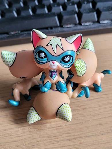 Authentic vs. Fake Littlest Pet Shop Comic Con Cat