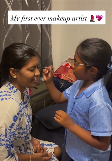 Tutorial by the tiniest pro! 🖌️ My niece decided my face was her canvas today. She’s the first artist to ever work on me, and I think I’m officially her biggest fan. First-ever glam by my favorite little human. 💖 #cutestmua #tiniestmua #firstevermua #niecelove #favorite