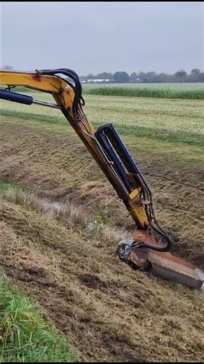 No Ditch Too Deep – Meet the BERKY 4700 ZA6!