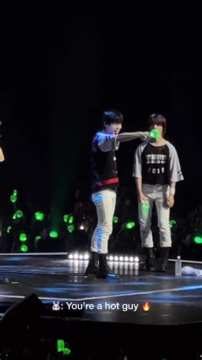 @TOMORROW X TOGETHER controls MOAs 🐰🦊🧸🐿️🐧 #txt #txtinbulacan #txtmoa #lightstick #txt_asm_tour