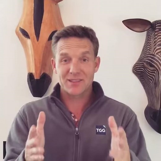 What is the role of accounting manager?