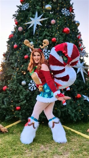 𝑲𝒂𝒚𝒍𝒂 𝑱𝒆𝒂𝒏 on Instagram: "Tinsel Tail Tutorial 🥰 She's just so cute!! More WIP coming soon 🌰🐿️🎄 I now have the perfect base to make any squirrel girl outfit from @marvelrivals 😆 if you want to see how I constructed the base, check out my original Squirrel Girl Tail video 🥰 #squirrelgirlcosplay #marvelrivals #squirrelgirl #christmascosplay #marvelrivalscosplay"