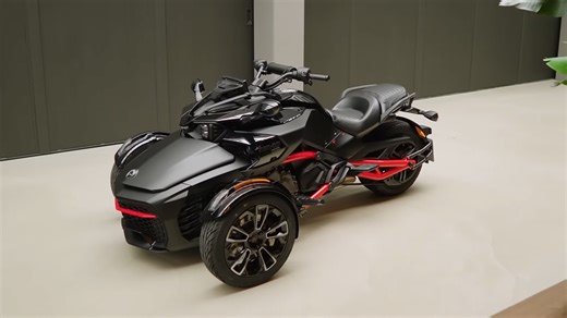 Can-Am Spyder review und Flugausbildung alleine in der Luft