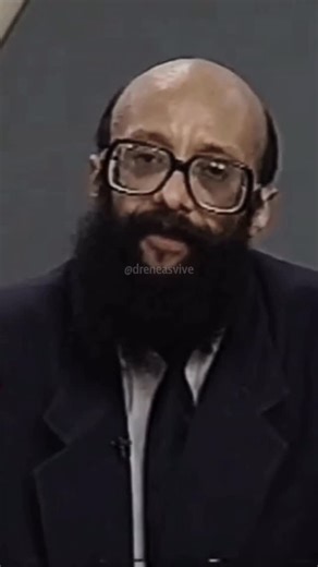 Dr. Enéas Ferreira Carneiro on Instagram: "O vídeo começa com um elogio e uma pergunta direta, mas termina como uma aula de dignidade. Um mecânico se apresenta como “simples” e coloca o dedo na ferida: por que, no meio de uma crise tão brava, políticos ganham milhões por mês? Enéas agradece, mas para ali mesmo, porque ele sabe que a crise não é só econômica. Ela também é moral, é uma crise de hierarquia de valor. Ele corrige o homem sem humilhá-lo, pelo contrário. Ele devolve a ele aquilo que o 