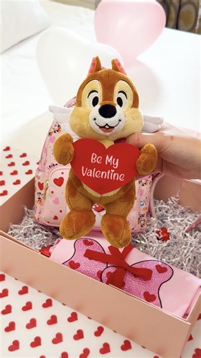 Let’s make a Galentine's Day gift box full of Disney Park's magic! 🎁💖 | Walt Disney World