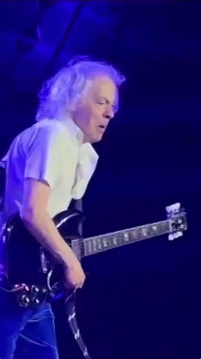 AC/DC Angus Young Sin City #angusyoung #riffraff #poweruptour