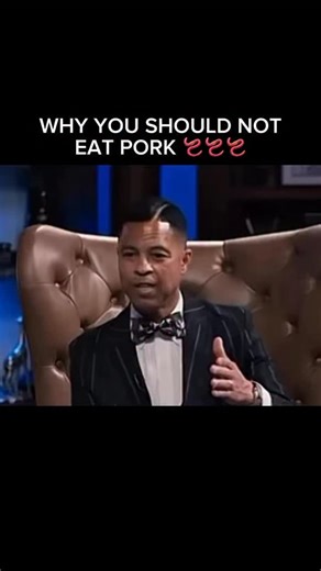 There’s a reason the Bible said pork is unclean! It’s disgusting and toxic! 👇 If you eat pork, processed foods, or anything toxic, your gut is probably clogged with mucus, acids, and built-up waste. That slows your digestion, clouds your mind, drains your energy, and even shows up on your skin. That’s why you haven’t pooped in 5 days! Fruit fasting fixes that. 🍇 It hydrates every cell, scrubs your gut, sweeps acids from your tissues, feeds your lymph, and dissolves stubborn mucus — letting you