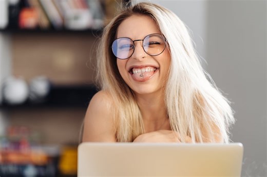 Voici pourquoi le piercing à la langue inquiète de plus en plus les experts