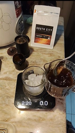 Iced pour over using solo dripper South City Coffee Roasters #coffee #solo #pourover | Raymond Tiu
