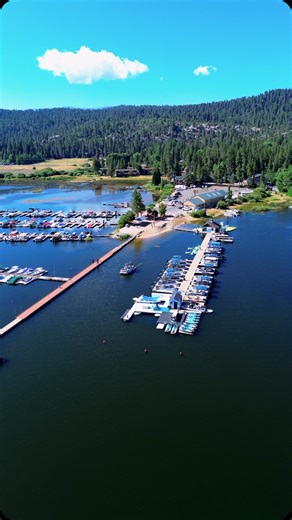 🚤 Big Bear Lake is officially open! 🚤 Good news everyone! Big Bear Lake is open for boating and the marinas are ready for you to come and rent! 🌊 reminder to have your vessel inspected and permitted before putting anything on the lake and remember to have your boater card if you are using your own vessel! ⚓️ #VisitBigBear #OpeningDay #LakeVibes #BigBearLake Check out our website for more info: https://www.bigbear.com/things-to-do/boating-water/ —— Video taken on 8-2-24 | Visit Big Bear