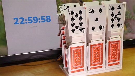 3D-Printed Playing Card Clock Gives Vegas Spin to Old-School Flip Clocks