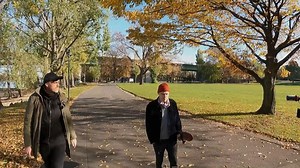 In unserer Rubrik Kölner Köpfe treffen wir regelmäßig Prominente aus unserer Stadt. Wolfgang Niedecken war dabei, Elke Heidenreich, Christoph Daum und heute der Sänger der beliebten Kölsch Rock Band Cat Ballou, Oliver Niesen. Im letzten Jahr hat er noch das 20-jährige Bandbestehen gefeiert. Doch 2020 ist auch für ihn alles anders. Wie es ihm so kurz vor dem Sessionsstart geht, darüber spricht er mit meinem Kollegen Markus Kéry. #cat_ballou_music | WDR Lokalzeit