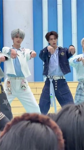 Surprise! Boy Band Encounter at Hangzhou Amusement Park