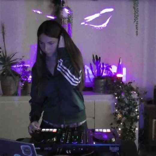 DJ' Mimi on Mixcloud Live