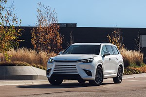 The 2024 Lexus TX, a New Three-Row Luxury SUV, Mounts a Multi-Pronged Attack