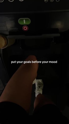 Put your goals before your mood… always no matter how you feel🎧🌿🤍🥒🍋🥑✨ #wellnessjourney #motivation #fyp #viral