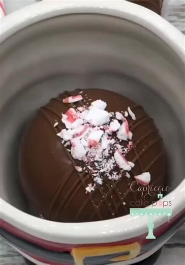 Candy cane hot cocoa bomb #hotcocoabombs #hotcocoa #hotchocolate #capricciocakepops