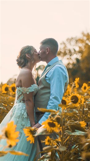 Liam Ellis on Instagram: "Last Summer… Ooo take me back 😂🙌, The best energy, love and laughter, and probably the best sunflower field I’ve ever seen 🌻❤️So much love for Millie and George and their wild family 🙌 - 👰‍♀️@mbrezz_ 🤵‍♂️@reegs1995 🎥@BohemianWeddingFilms 🏛️@blake_hall_weddings 👗@confettiandcouture27 ⚜️@the_emmas_emporium 🎂@bakedbystrace 📷@expressionwed #weddingfilm #weddingvideographer #naturalwedding #ukweddingvideographer #essexwedding #blakehallweddings #sunflowerwedding #