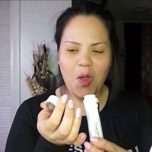 "I’m a sucker for anything to removes peach fuzz from my face 😂 Do you shave your face? ___ @contureskincare Kinetic Smooth Hair Remover Skin Polisher. This device is amazing first of all! I was so surprised at how good it left my skin because I was a bit worried it was going to give me a skin reaction but it didn’t. This device gently exfoliates your skin, removes any unwanted hairs (you can use it anywhere where hair grows). Works on every skin type. Small enough to fit inside your handbag. H