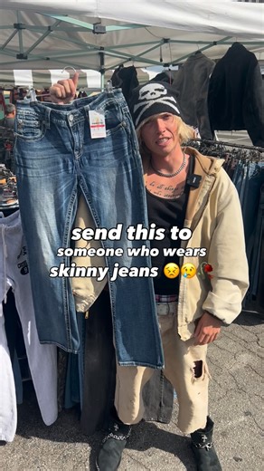 Mitchell Busk on Instagram: "You’re loved ❤️ Send this to someone who wears skinny jeans 👖🥀 If someone sent you this it means they care about you & want you to do better… #fashionadvice #baggyclothes #outfitinspo #fashioninspo #styleinspo #baggy #skinnyjeans #outfitinspiration #skaterstyle #fitcheck"