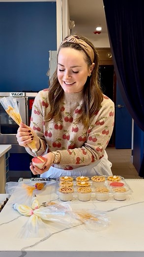 Another wonderful cupcake decorating class in the books @thejoyfulgourmet in Libertyville! ✨ Our “Easy as Pie” cupcakes turned out absolutely adorable, and I loved every minute with this hands-on, inquisitive group. We dove into so many piping techniques—including the basket weave, which I just learned myself—so it was a fun shared learning day all around. I can’t wait to do it again in December! 🧁❤️ #cupcakedecoratingclass #cupcakedecorating #cupcakedesign #bakingworkshop #libertyvilleevents #