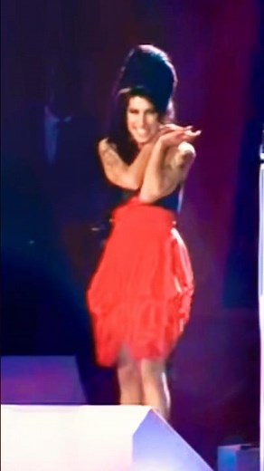 Amy Winehouse performing her greatest hits live 🎤 #shorts #amywinehouse