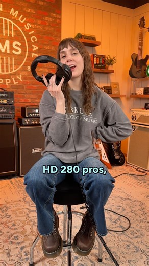 Did you know you can turn your headphones into a microphone? 🎧#recording #headphones #recordingtips